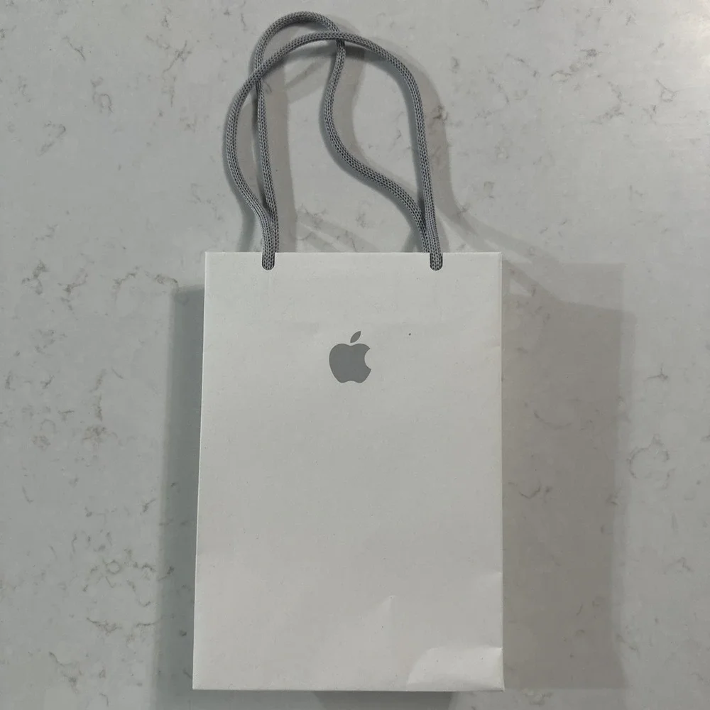 Genuine Apple Store Logo Paper Bag Shopping Gift Bag Tote White 8.5 x 6in iPhone